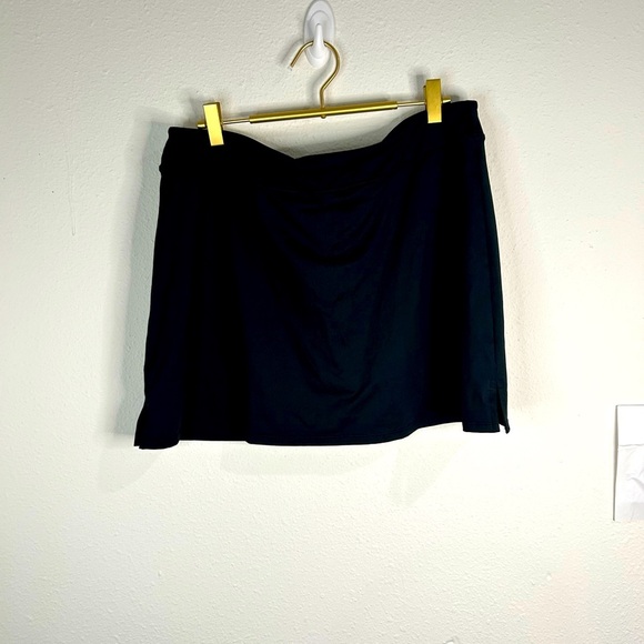 💥 BLACK Tranquility Women’s Swim Skort Large Ruched Waist Modest Coverup Shorts - Picture 2 of 5